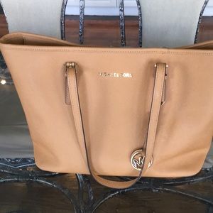 Beautiful leather Michael Kors bag